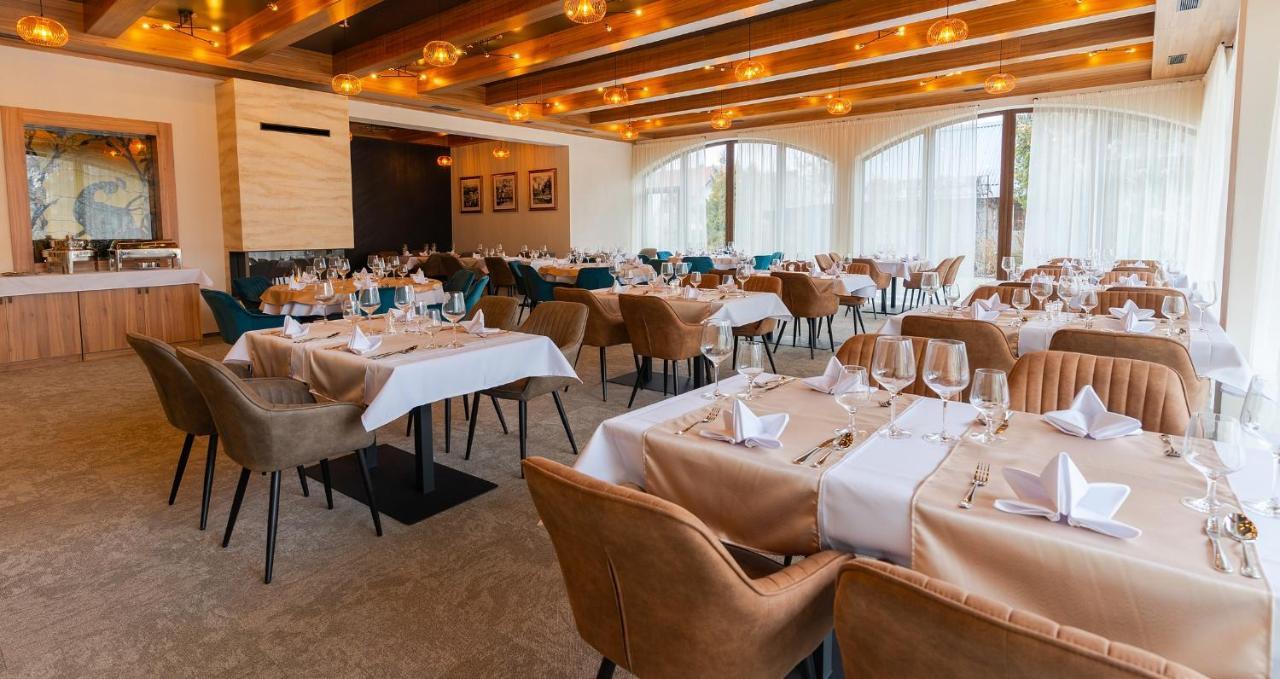 Hotel Demaenova **** Liptovský Mikuláš エクステリア 写真