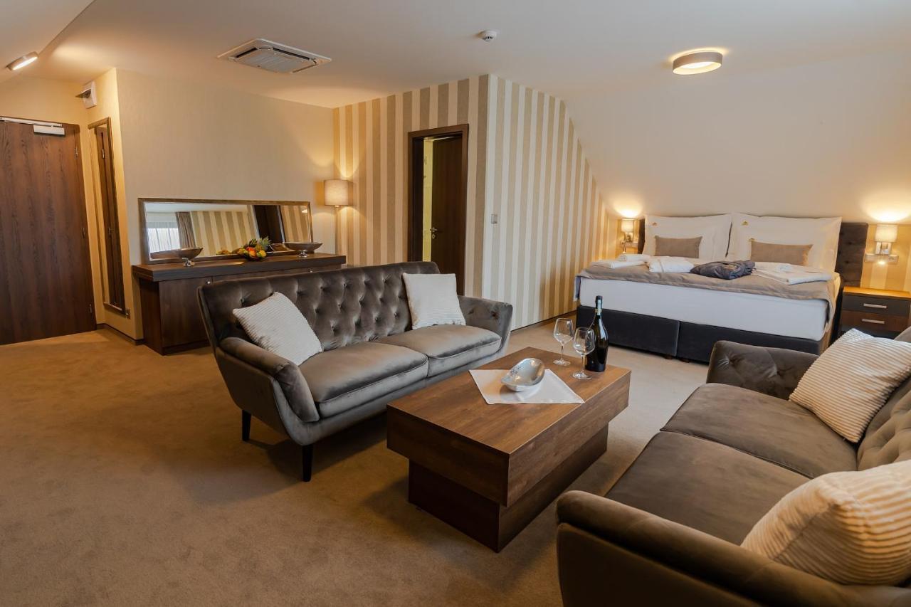 Hotel Demaenova **** Liptovský Mikuláš エクステリア 写真