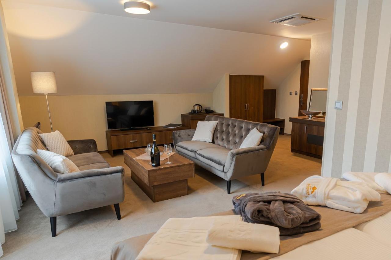 Hotel Demaenova **** Liptovský Mikuláš エクステリア 写真