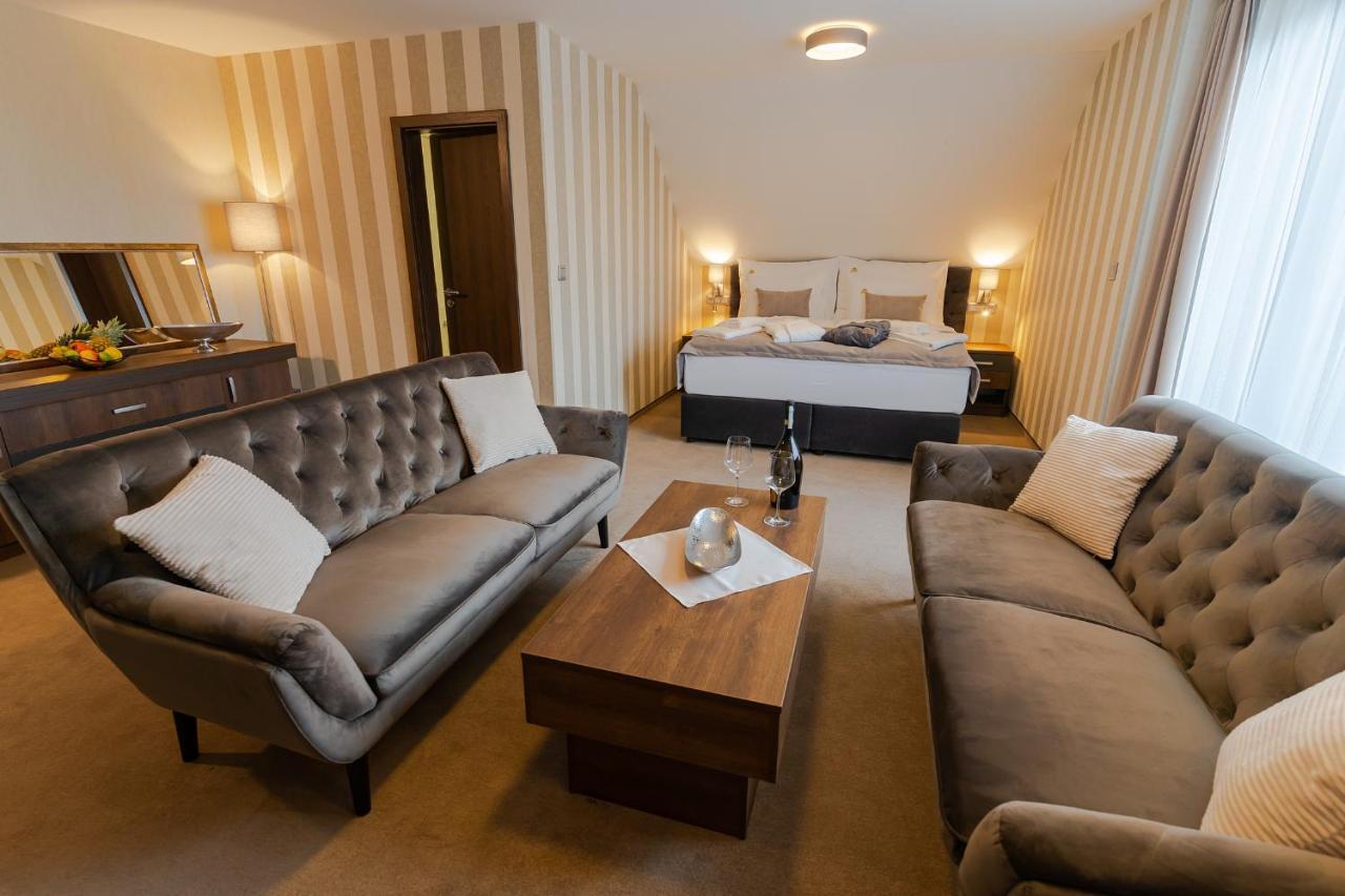 Hotel Demaenova **** Liptovský Mikuláš エクステリア 写真