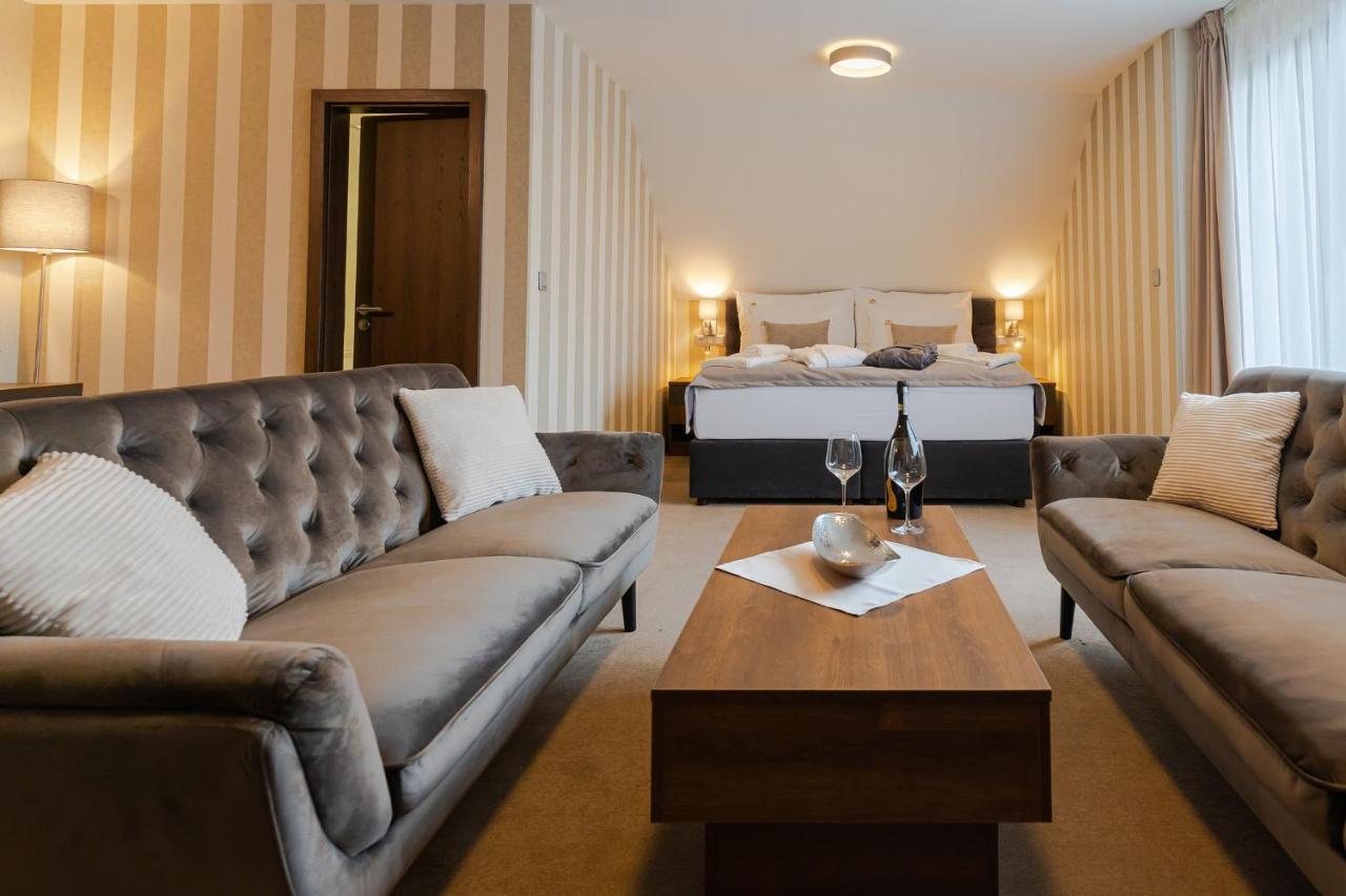 Hotel Demaenova **** Liptovský Mikuláš エクステリア 写真