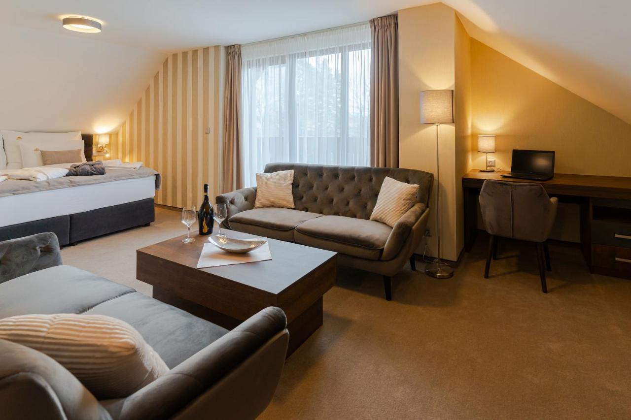 Hotel Demaenova **** Liptovský Mikuláš エクステリア 写真