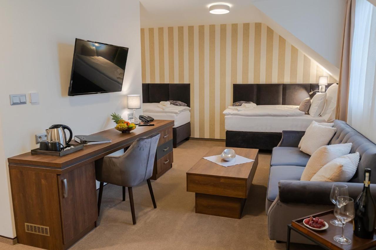 Hotel Demaenova **** Liptovský Mikuláš エクステリア 写真