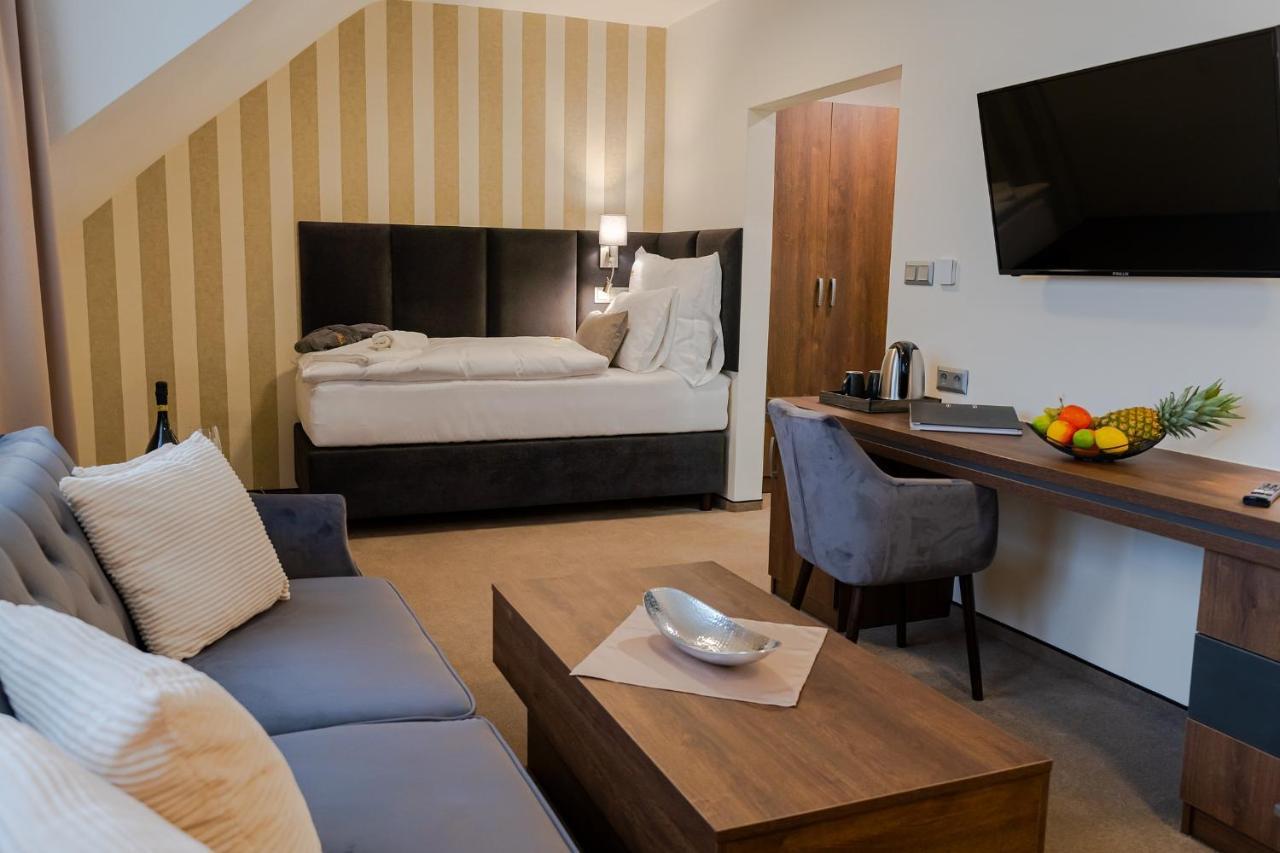 Hotel Demaenova **** Liptovský Mikuláš エクステリア 写真