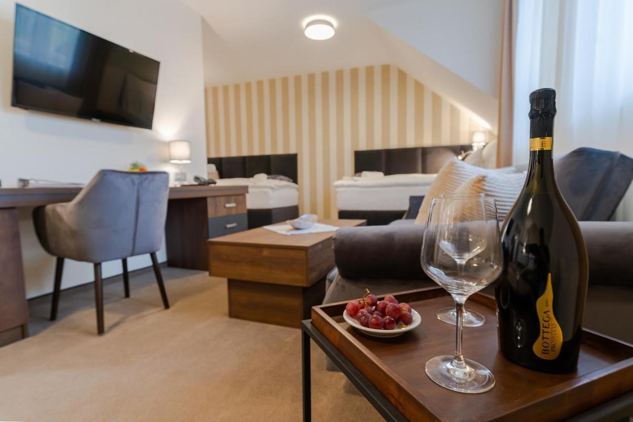 Hotel Demaenova **** Liptovský Mikuláš エクステリア 写真
