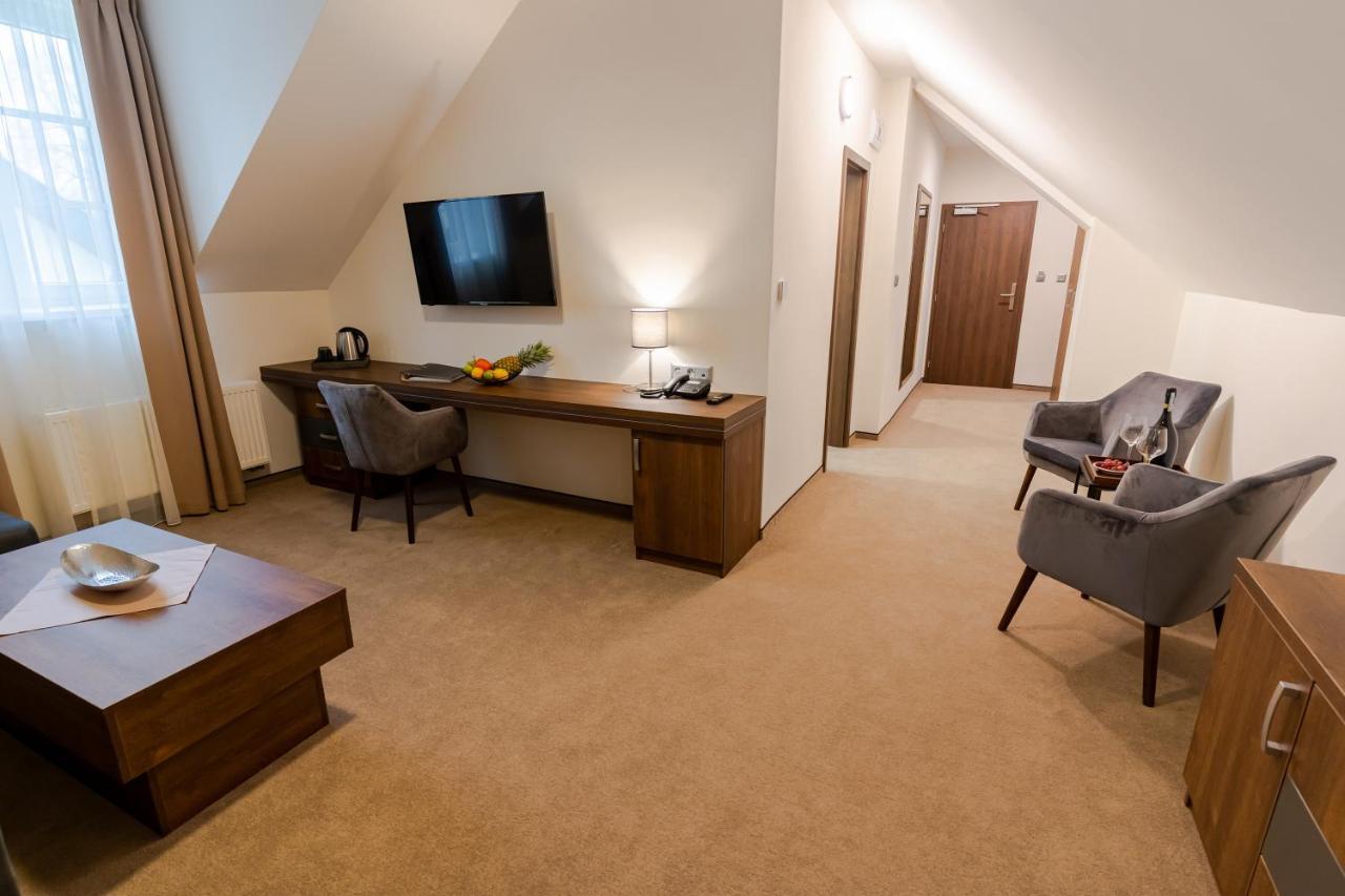 Hotel Demaenova **** Liptovský Mikuláš エクステリア 写真
